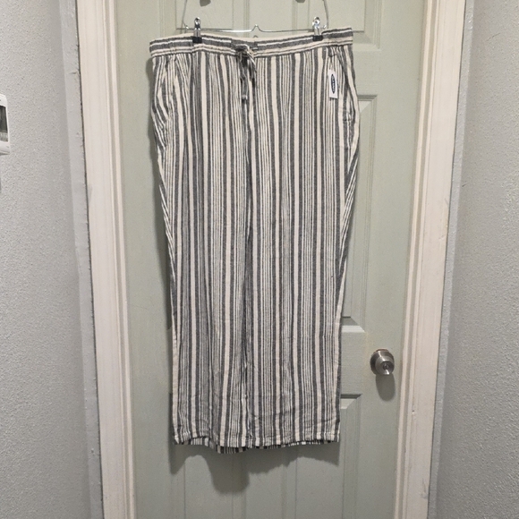 Old Navy Black and White Linen & Rayon Pants - Picture 3 of 4